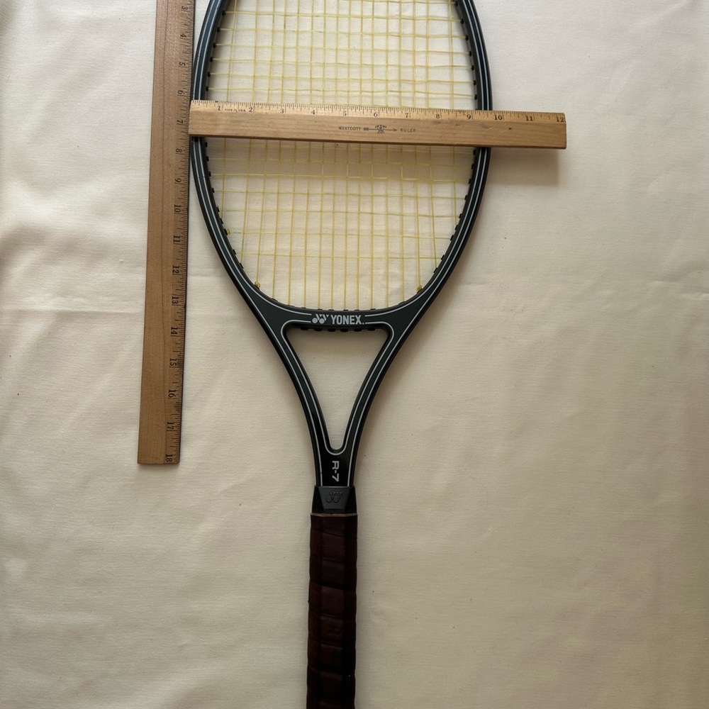 Yonex R-7 Tennis Racket with cover and bag
Graphite composite - Picture 14 of 16